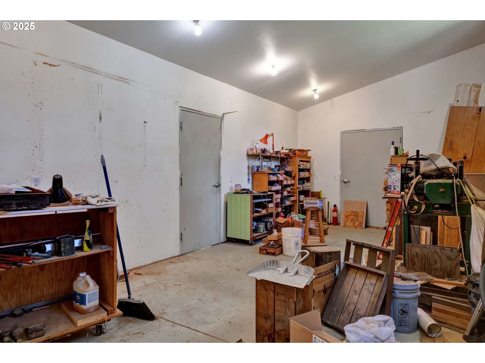 5603 Friendly Acres Road Florence, OR 97439 - Photo 40 of 45 a view of a workspace with furniture