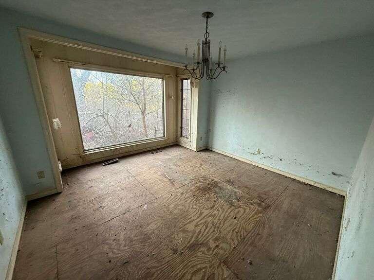 10021 Clay Street Crown Point, IN 46307 - Photo 18 of 30 a view of empty room with windows