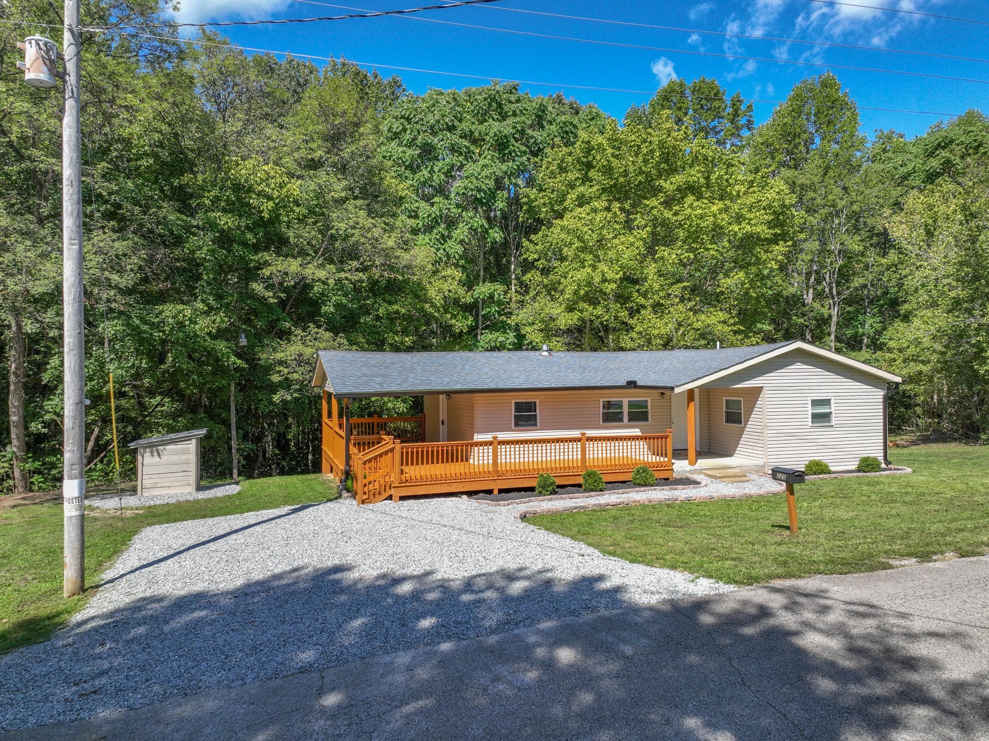 225 Sandy Point Road Camden, TN 38320 - Photo 3 of 33 Gallery Image 3