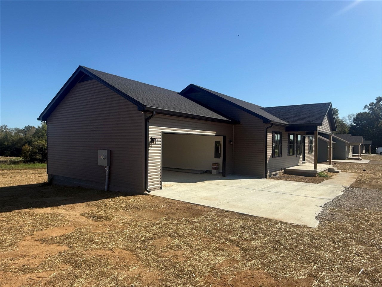 1910 Oak Grove Church Road Smiths Grove, KY 42171 - Photo 2 of 13 Gallery Image 2