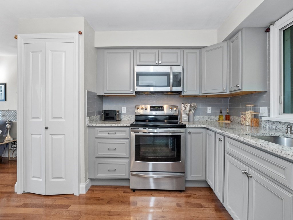30 Jacqueline Road, Unit C Waltham, MA 02452 - Photo 4 of 32 Gallery Image 4