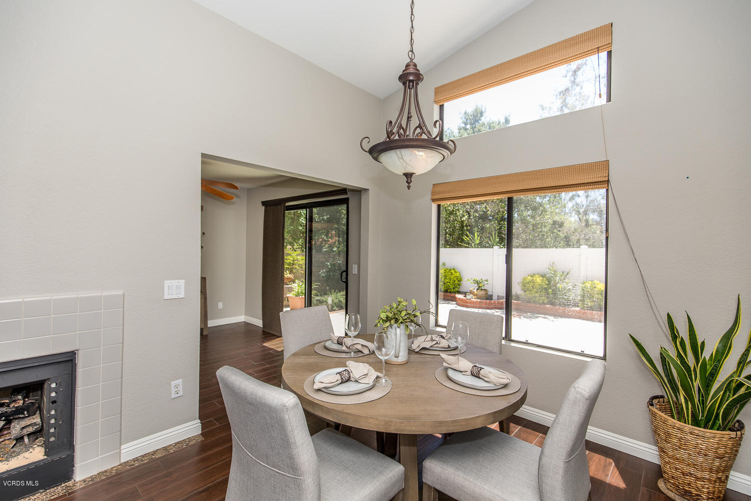 15334 Rains Court Moorpark, CA 93021 - Photo 14 of 37 15334 Rains Ct Moorpark CA-large-014-012