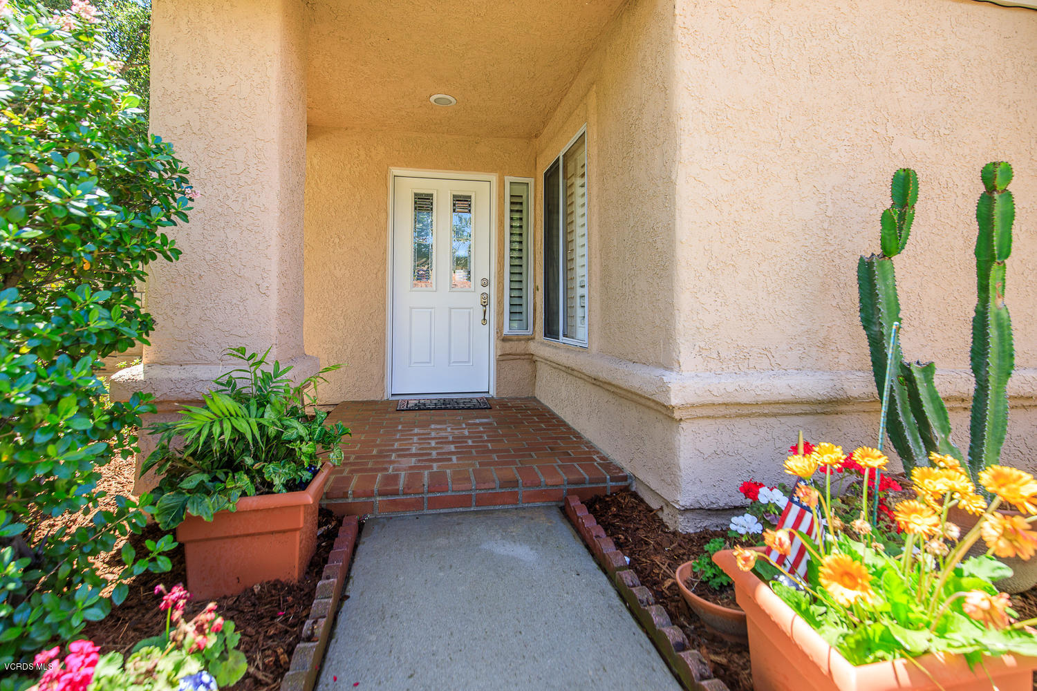 15334 Rains Court Moorpark, CA 93021 - Photo 4 of 37 15334 Rains Ct Moorpark CA-large-004-003