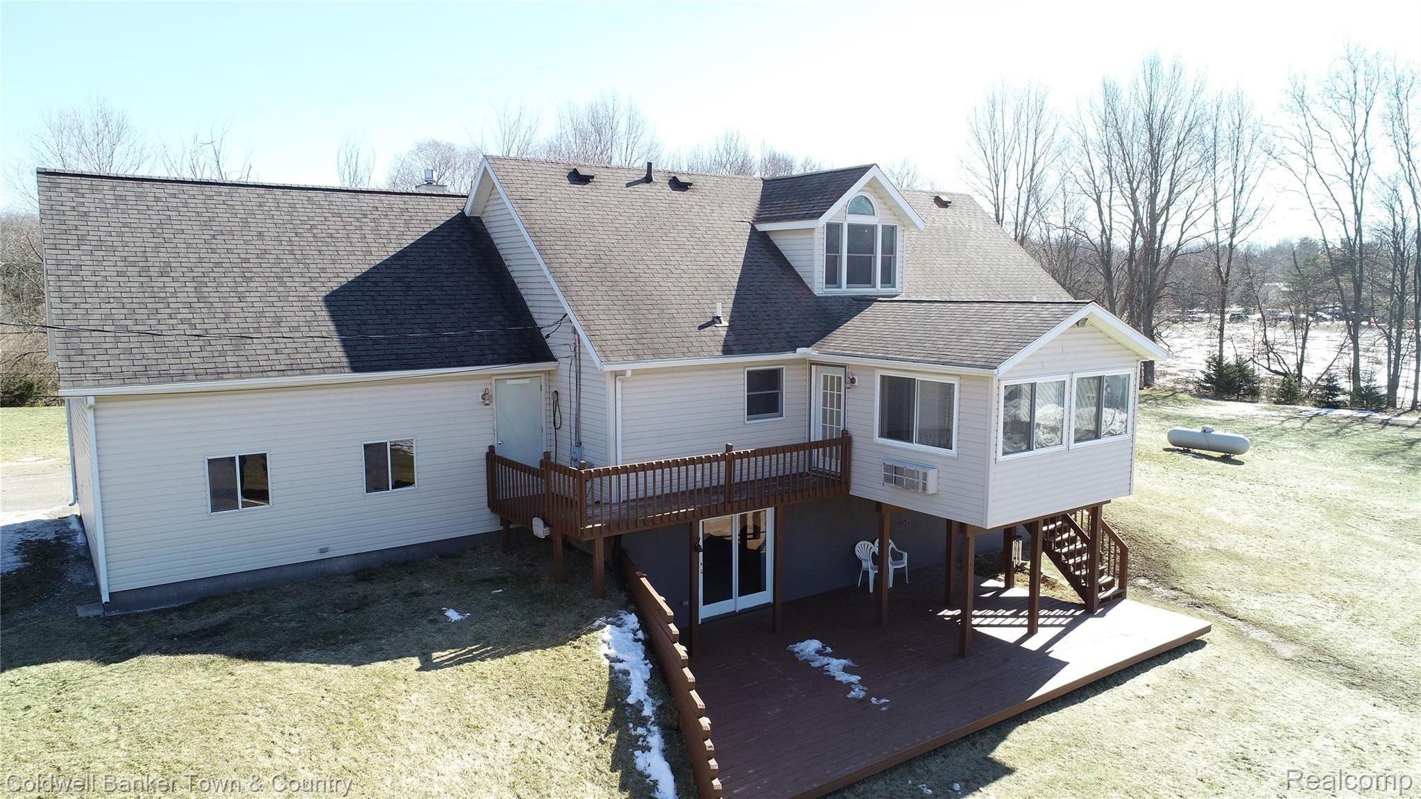 6798 Farley Road Pinckney, MI 48169 - Photo 4 of 47 UPCR.JPG