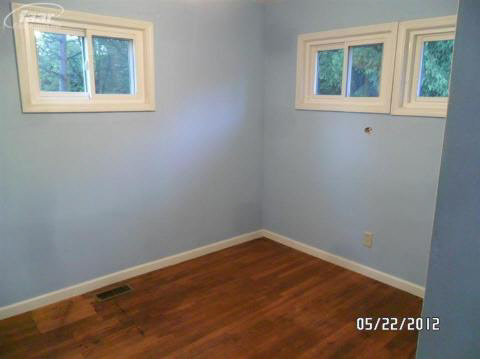 4416 North Center Road Flint, MI 48506 - Photo 10 of 13 20145128-9.JPG