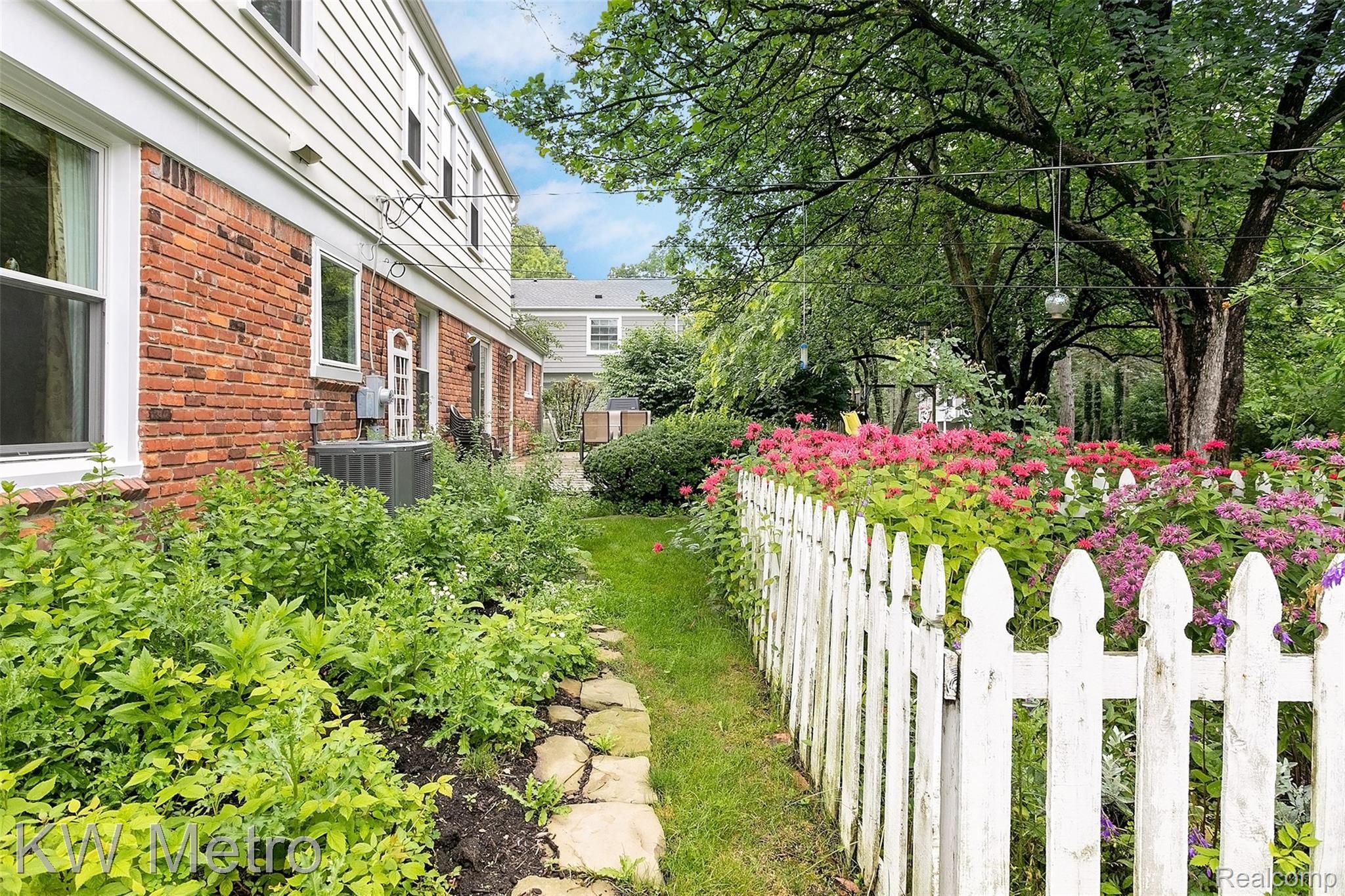 31338 Old Cannon Road Franklin, MI 48025 - Photo 36 of 40 Old Cannon-35.jpg