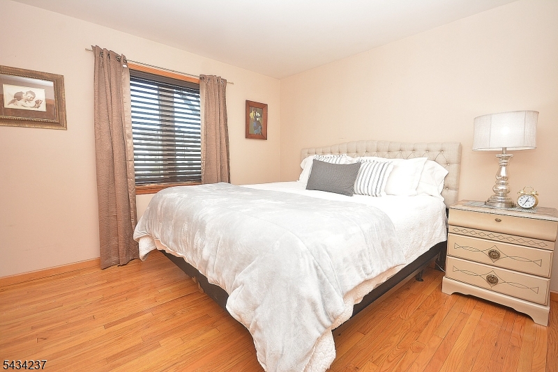 2463 Dorchester Road Union, NJ 07083 - Photo 9 of 33