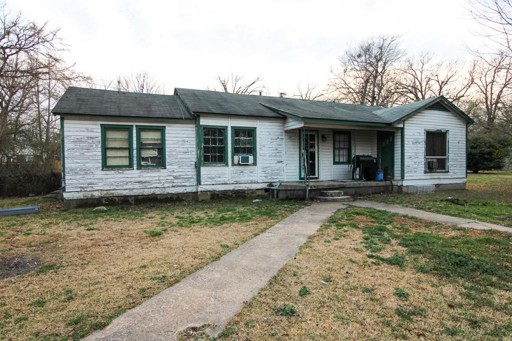204 Roosevelt Hooks, TX 75561 - Photo 2 of 11 a view of a house with swimming pool next to a yard