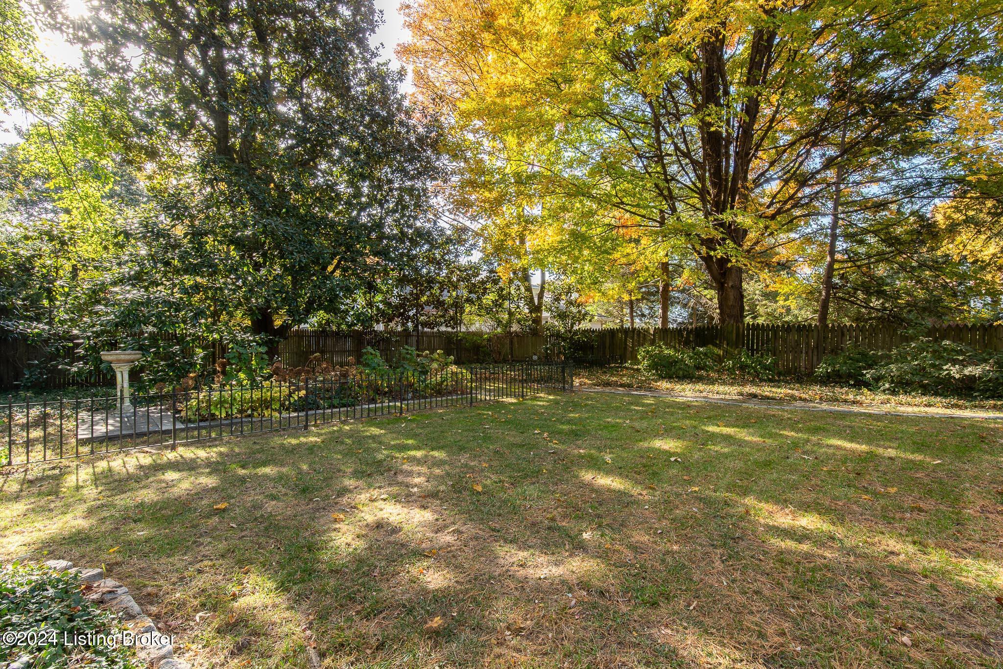 27 River Hill Road Louisville, KY 40207 - Photo 65 of 74 27 River Hill Rd_exteriors-24