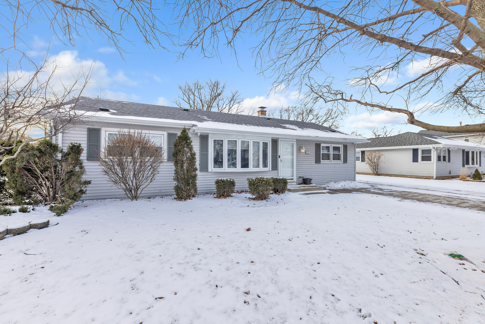 8014 Mobile Avenue Burbank, IL 60459 - Photo 1 of 24