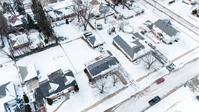 $295,000 | 8014 Mobile Avenue, Burbank, IL 60459