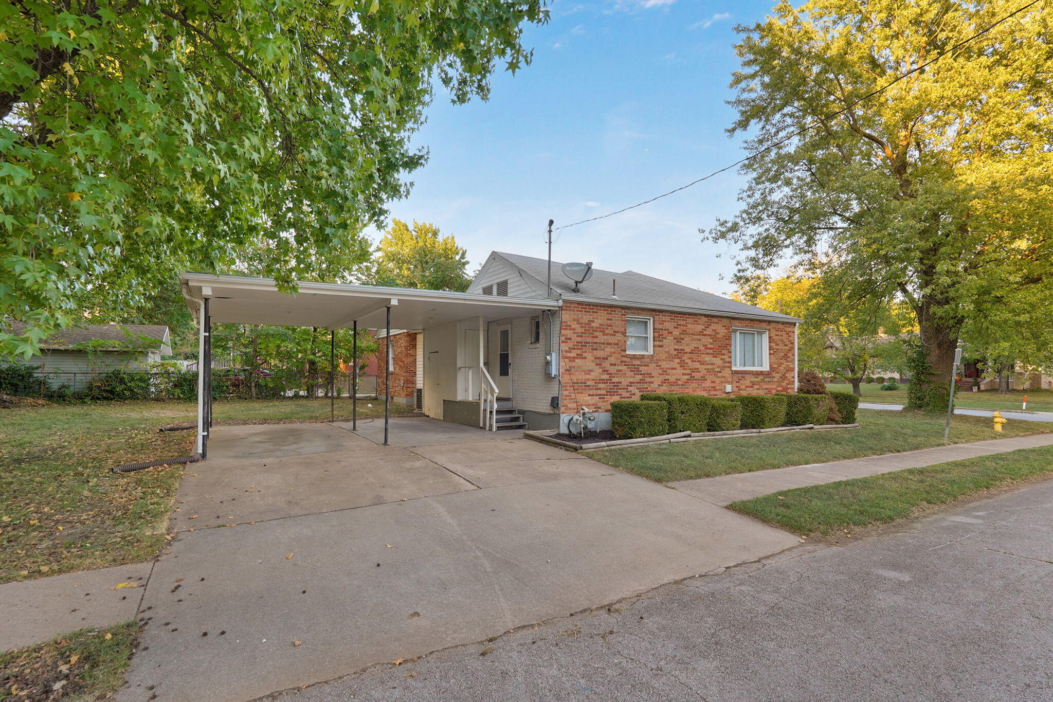 637 S Kickapoo Ave-5