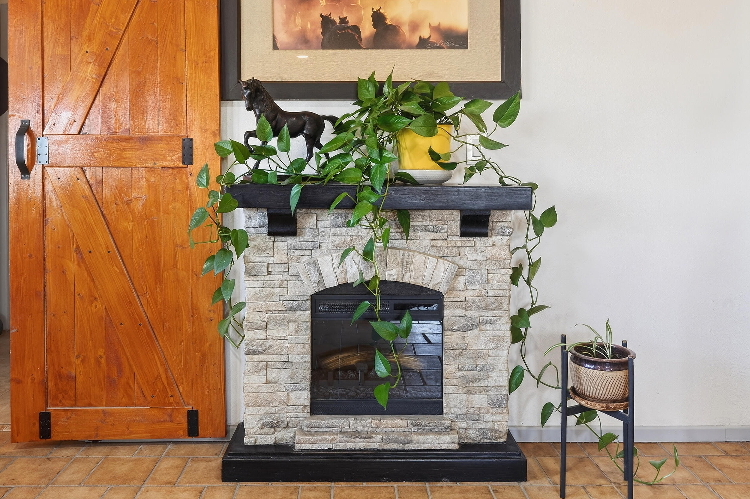 1588 Old Woman Springs Road Yucca Valley, CA 92284 - Photo 20 of 37 a vase of flowers sitting on a table