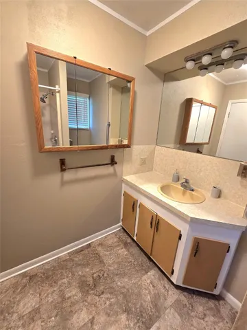 $245,000 | 402 Avenue G, Van Vleck, TX 77482