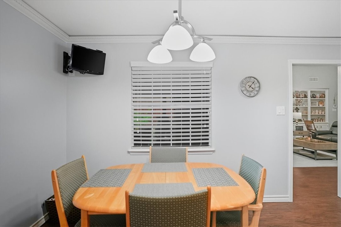 4218 Beard Drive Corpus Christi, TX 78413 - Photo 15 of 31 a dining room with furniture and window