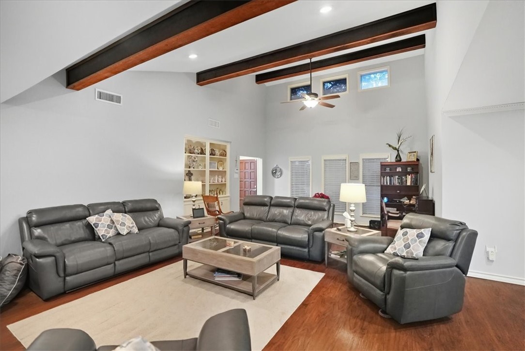 4218 Beard Drive Corpus Christi, TX 78413 - Photo 6 of 31 a living room with furniture