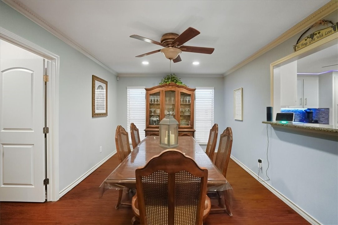 4218 Beard Drive Corpus Christi, TX 78413 - Photo 9 of 31 a dining room with furniture and window