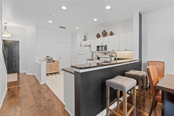 $2,495 | 941 Hampton Circle, Unit 109, Naples, FL 34105