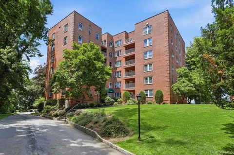 $610,000 | 555 Broadway, Unit 1A, Hastings-on-Hudson, NY 10706