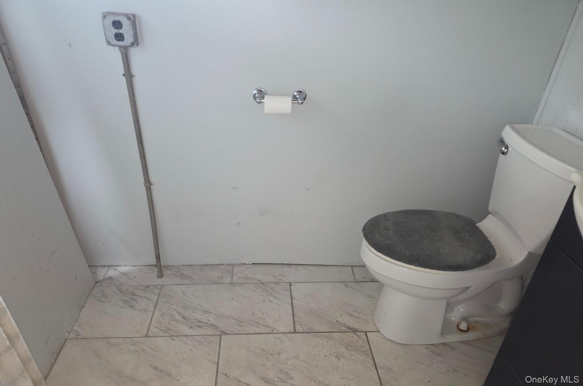 54 Oak Beach Road Babylon, NY 11702 - Photo 11 of 13 Gallery Image 11