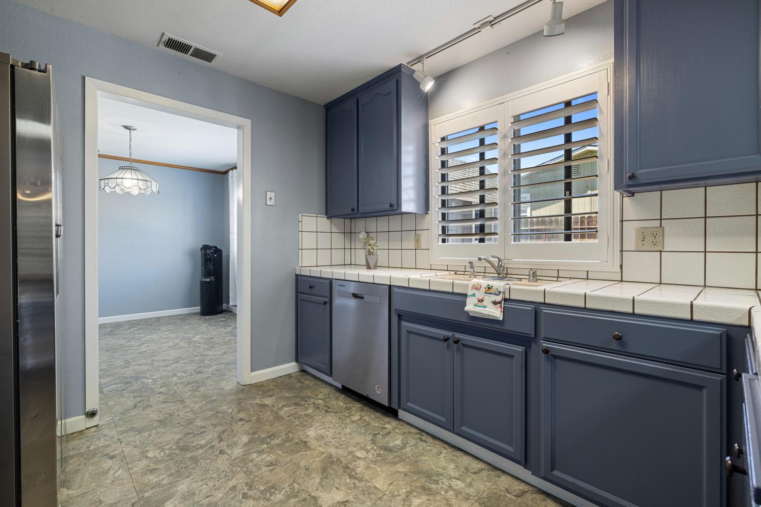 1941 Bridgewood Way Modesto, CA 95355 - Photo 13 of 44