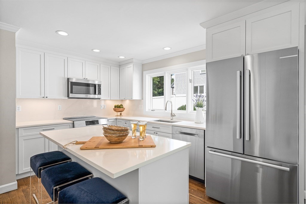 266 Weston Road Wellesley, MA 02482 - Photo 4 of 34