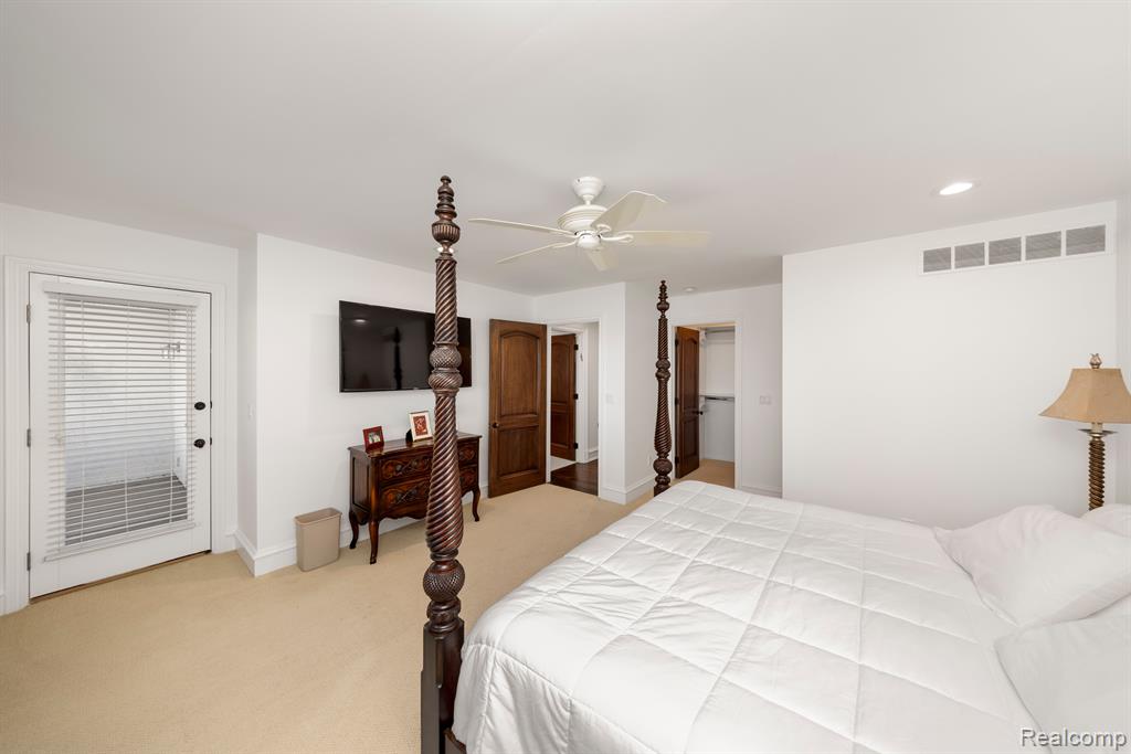 4326 Commerce Road West Bloomfield, MI 48324 - Photo 32 of 75
