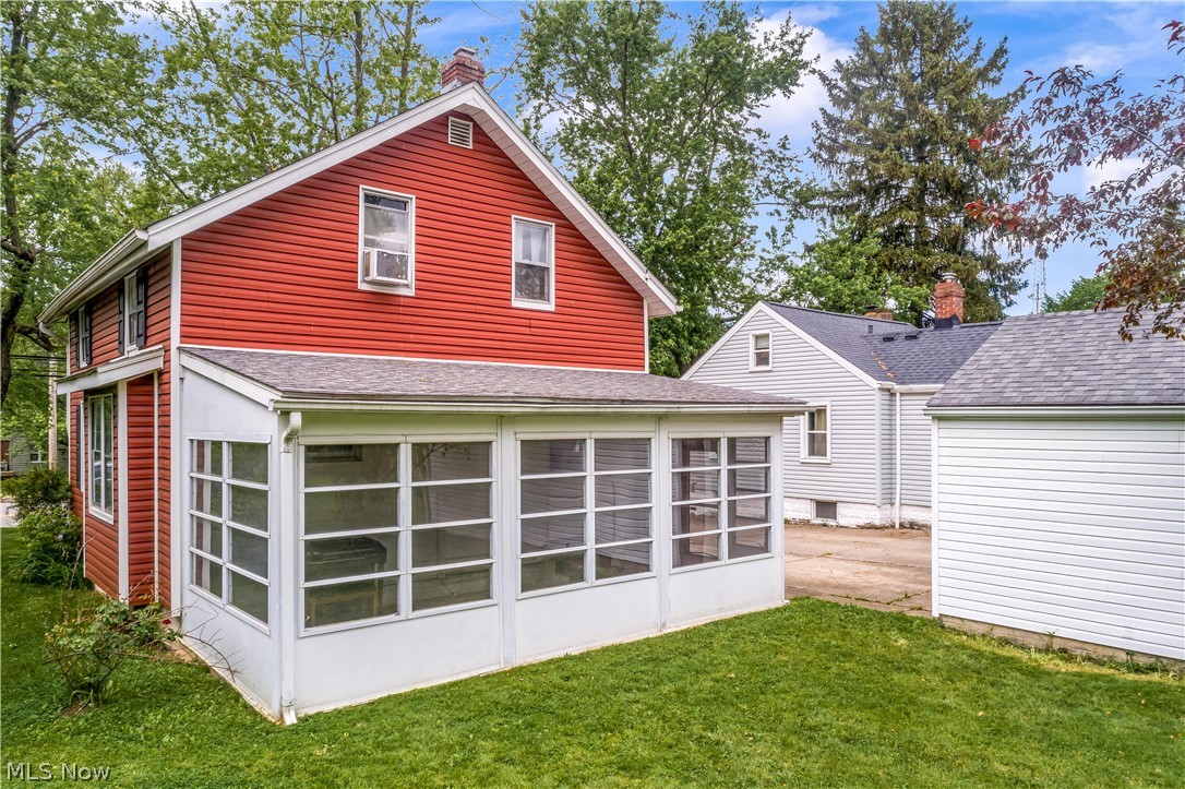 591 Darrow Road Akron, OH 44305 - Photo 4 of 34