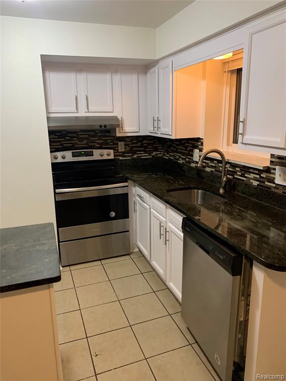 2159 Decker Road, Unit 18 Walled Lake, MI 48390 - Photo 3 of 19