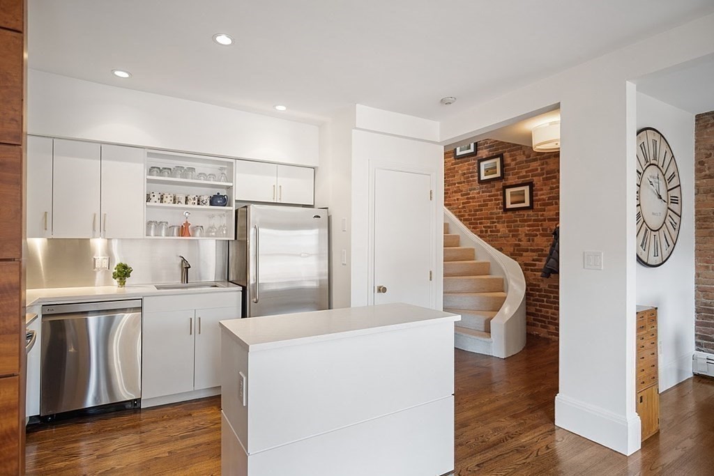 40 Rutland Square, Unit 5 Boston, MA 02118 - Photo 7 of 19 a kitchen with stainless steel appliances a refrigerator and a stove
