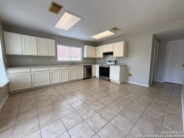 $1,925 | 8215 Donley Pond, San Antonio, TX 78254