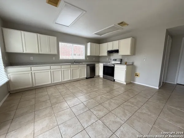 $1,925 | 8215 Donley Pond, San Antonio, TX 78254
