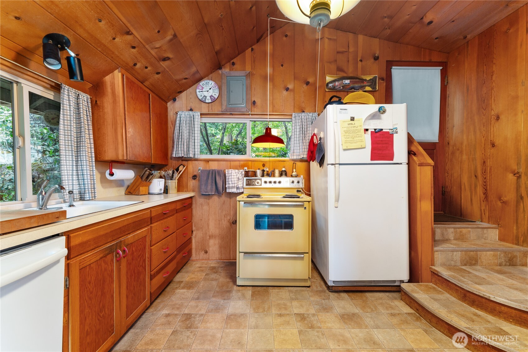 11194 South Lakeshore Road Chelan, WA 98816 - Photo 10 of 34 Gallery Image 10