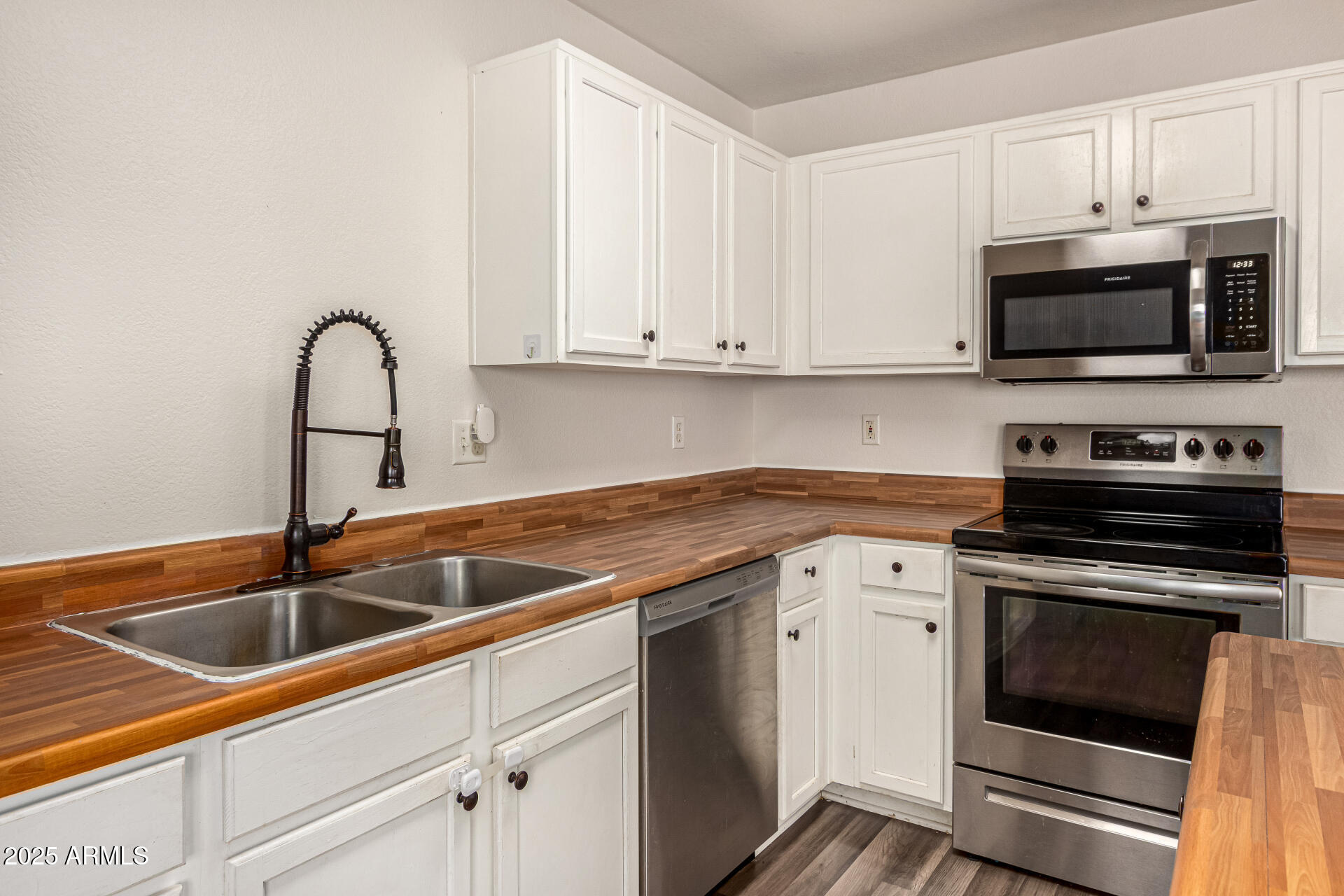 3273 South Chaparral Road Apache Junction, AZ 85119 - Photo 11 of 47 Kitchen