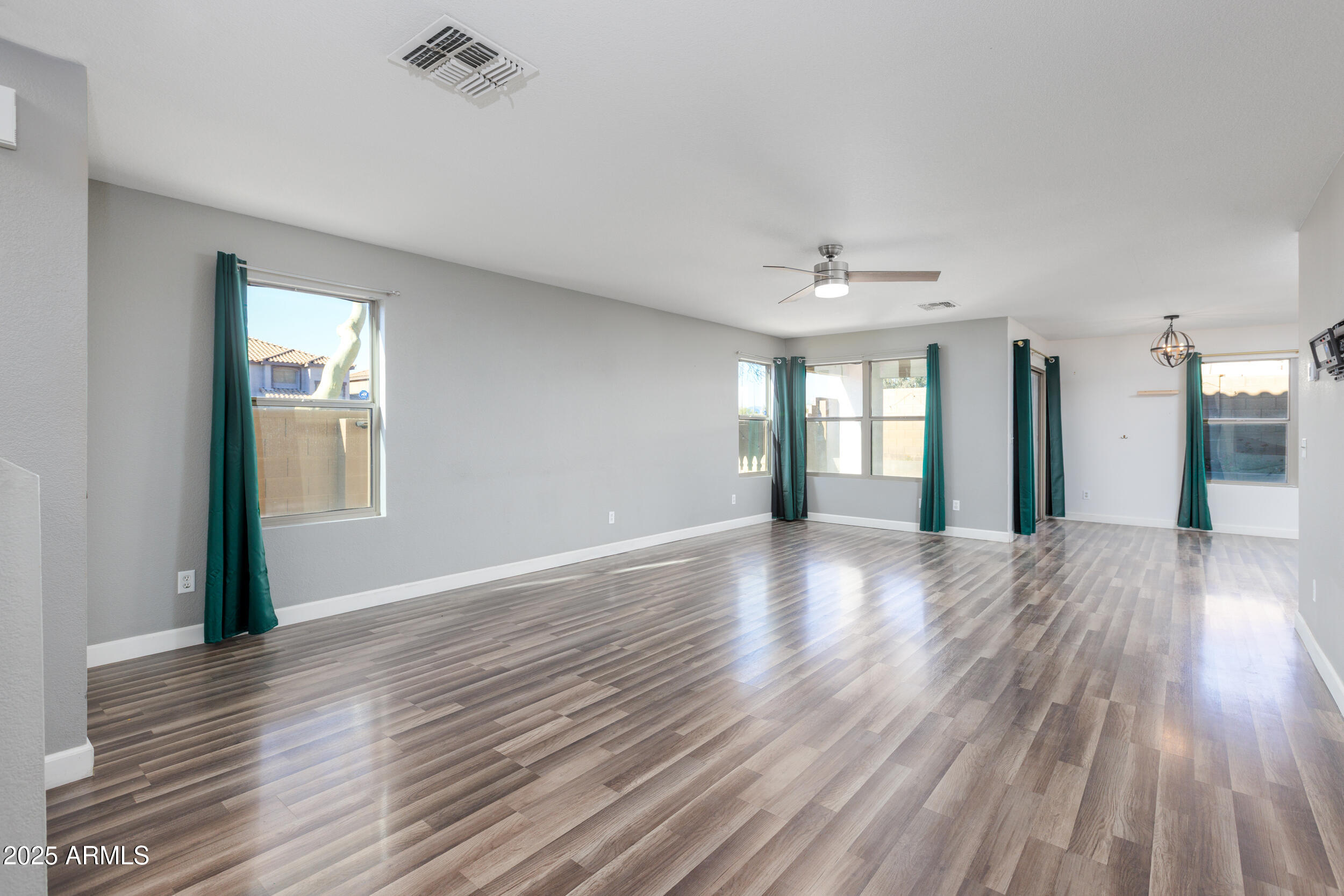 3273 South Chaparral Road Apache Junction, AZ 85119 - Photo 5 of 47 Living room