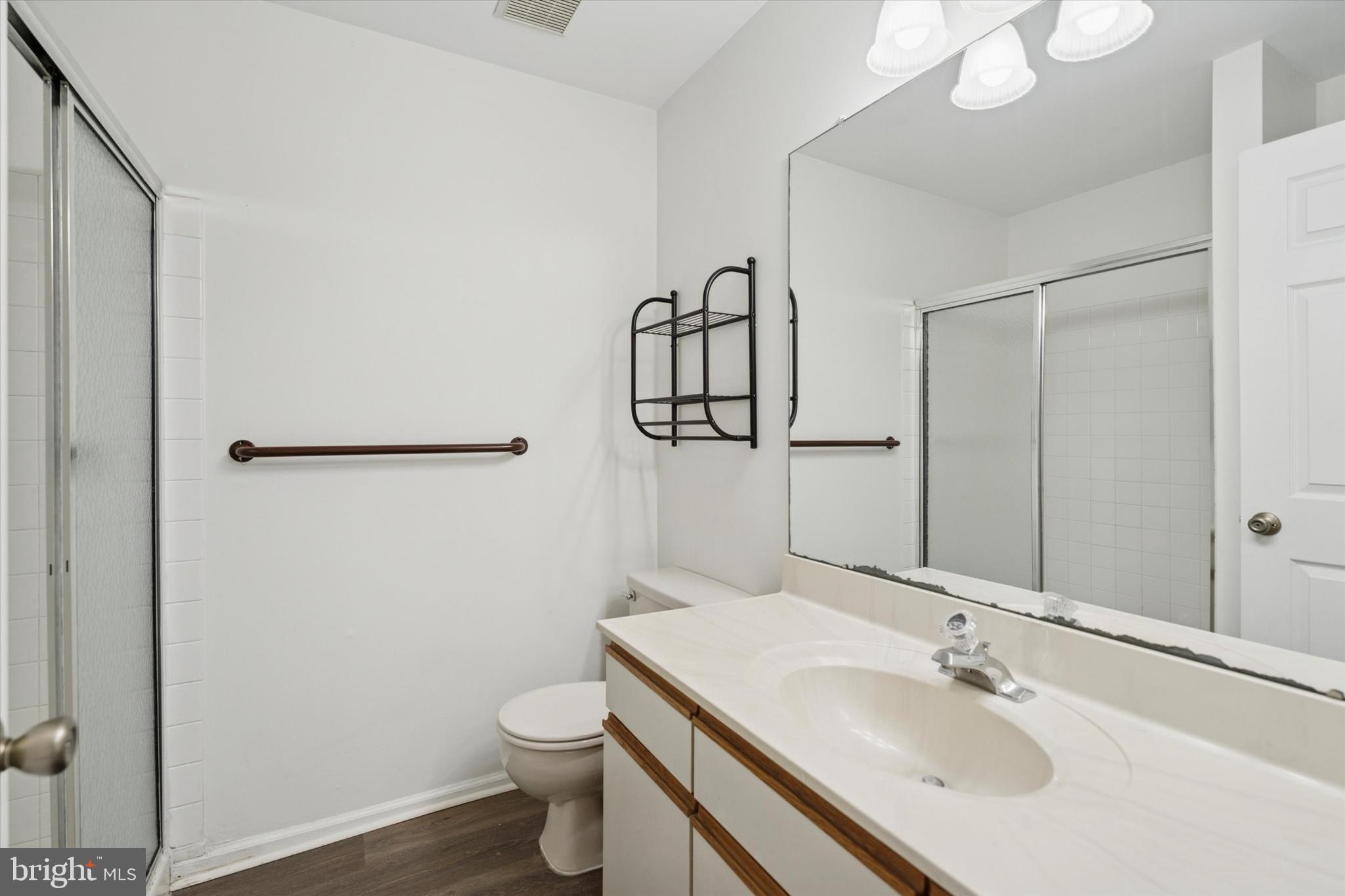 722 Washington Place, Unit 22 Chesterbrook, PA 19087 - Photo 11 of 19 Ensuite Bath