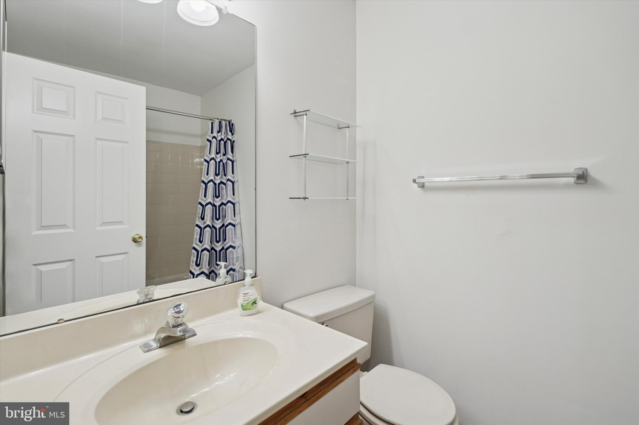 722 Washington Place, Unit 22 Chesterbrook, PA 19087 - Photo 13 of 19 Hall Bath