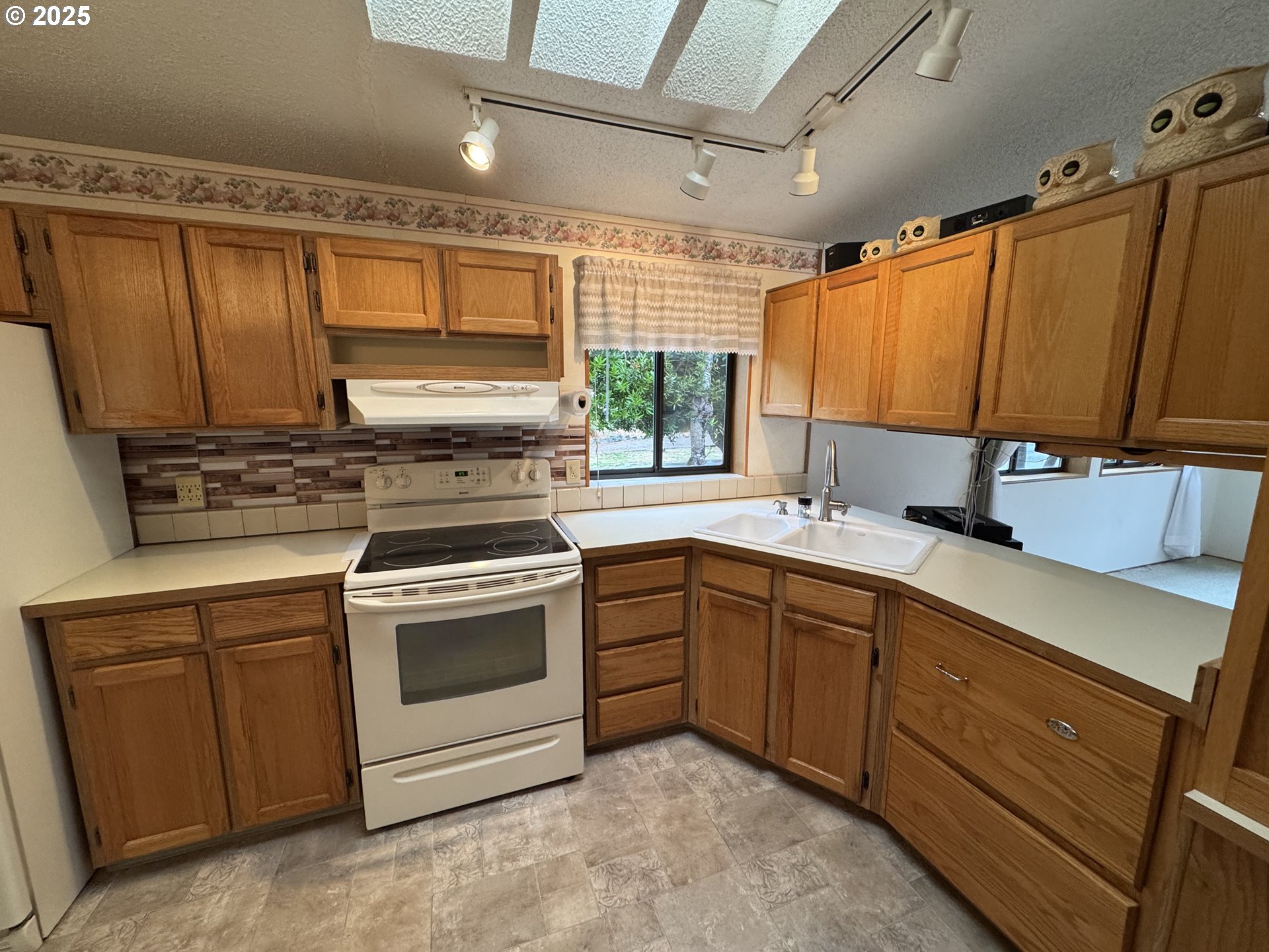 1600 Rhododendron Drive, Unit 103 Florence, OR 97439 - Photo 8 of 38 Gallery Image 8
