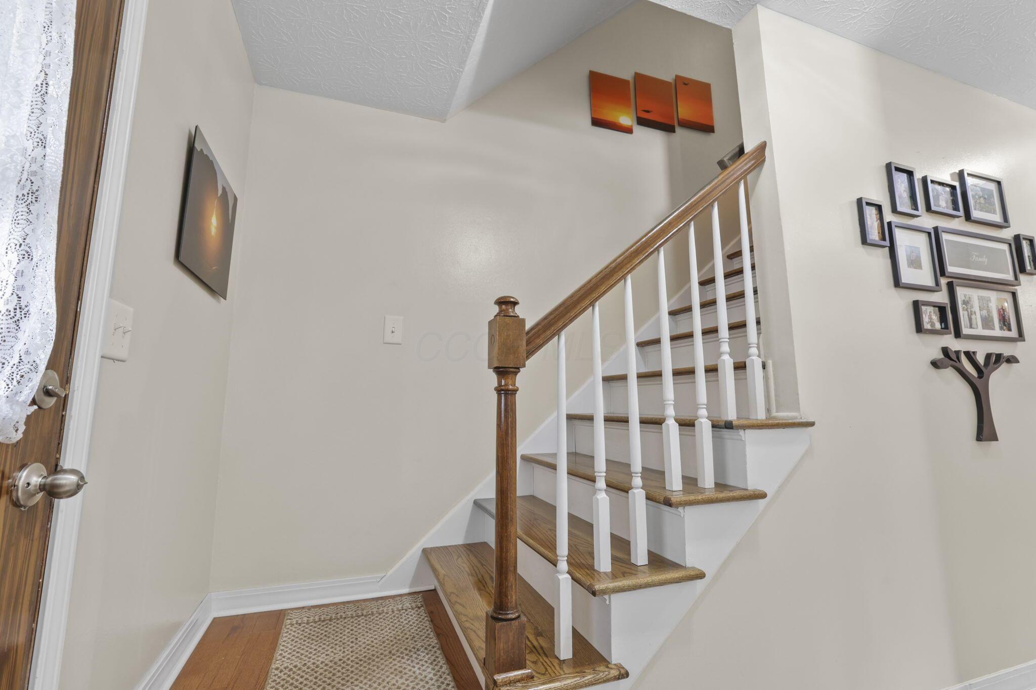 84 Hawthorn Road Southwest Pataskala, OH 43062 - Photo 8 of 66 Entryway
