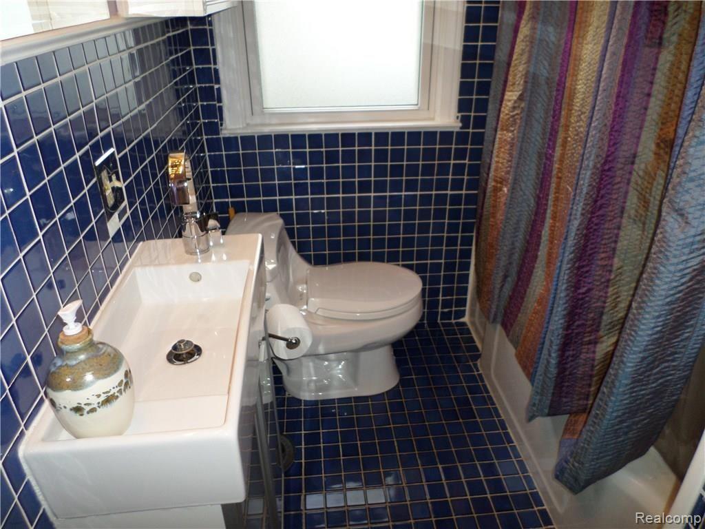 1383 Harvard Road Berkley, MI 48072 - Photo 29 of 34