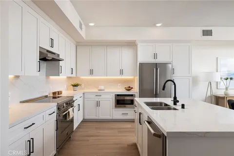 $1,998,000 | 414 Main Street, Unit 330, Huntington Beach, CA 92648