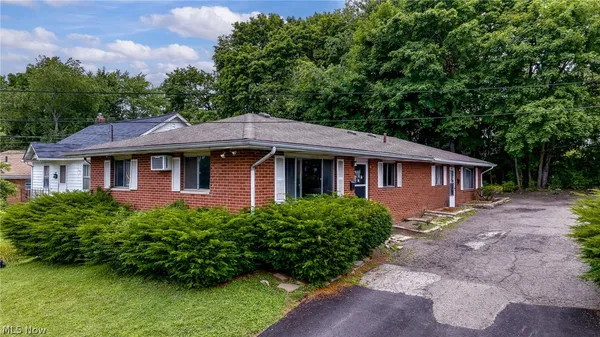 $157,500 | 1235 Roslyn Avenue, Akron, OH 44320