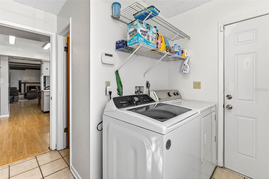 619 Limona Road Brandon, FL 33510 - Photo 18 of 32 a utility room with dryer and washer