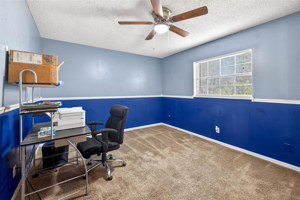 619 Limona Road Brandon, FL 33510 - Photo 21 of 32 a workspace with furniture