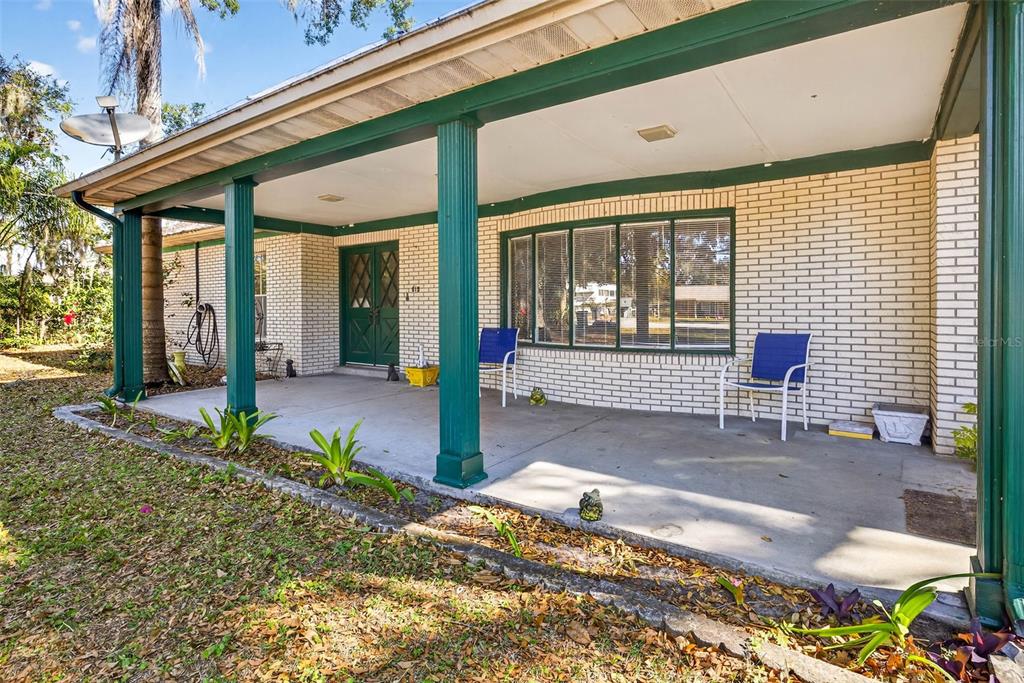 619 Limona Road Brandon, FL 33510 - Photo 5 of 32 a front view of a house with a yard