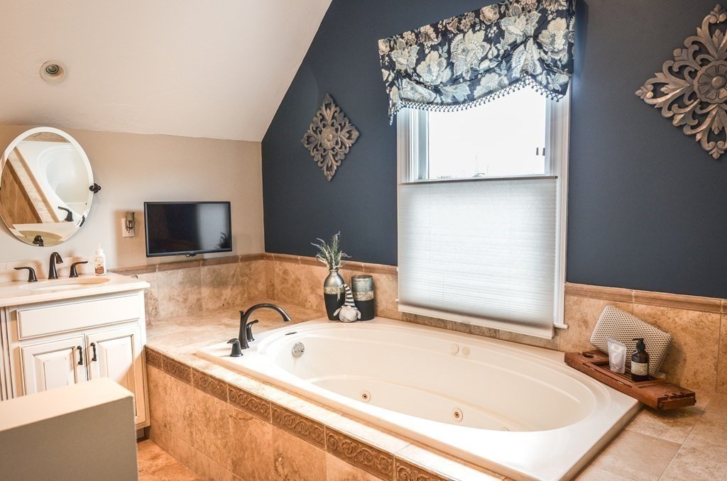 27 Brigham Road Berlin, MA 01503 - Photo 33 of 41 Gallery Image 33