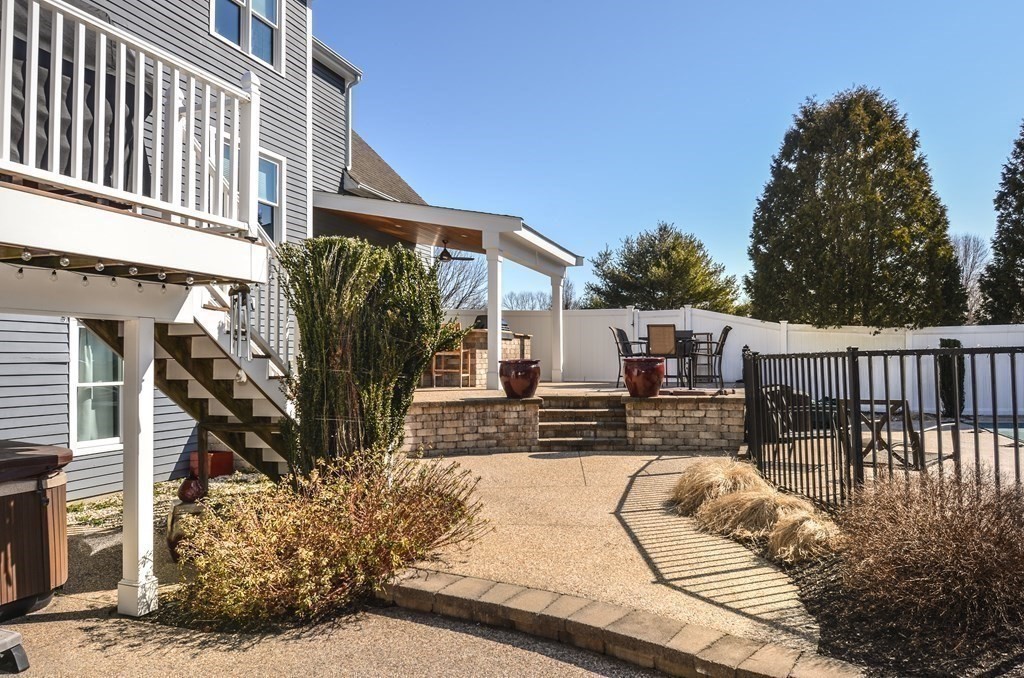 27 Brigham Road Berlin, MA 01503 - Photo 9 of 41 Gallery Image 9