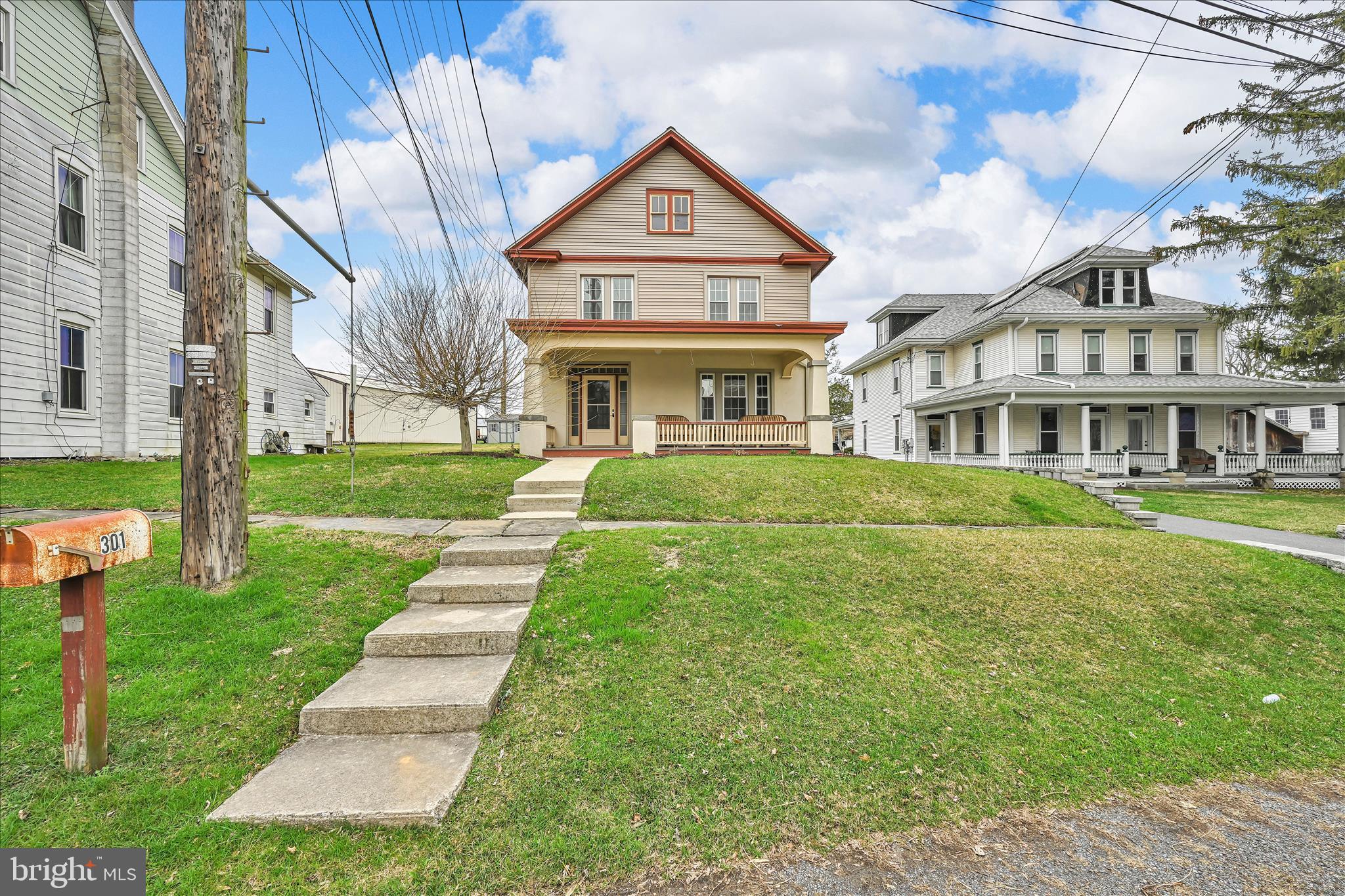 301 East Meadow Valley Road Lititz, PA 17543 - Photo 4 of 42 Exterior Front