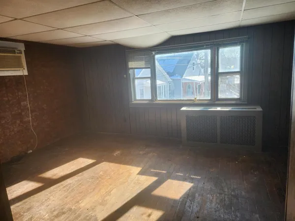 a view of empty room with window