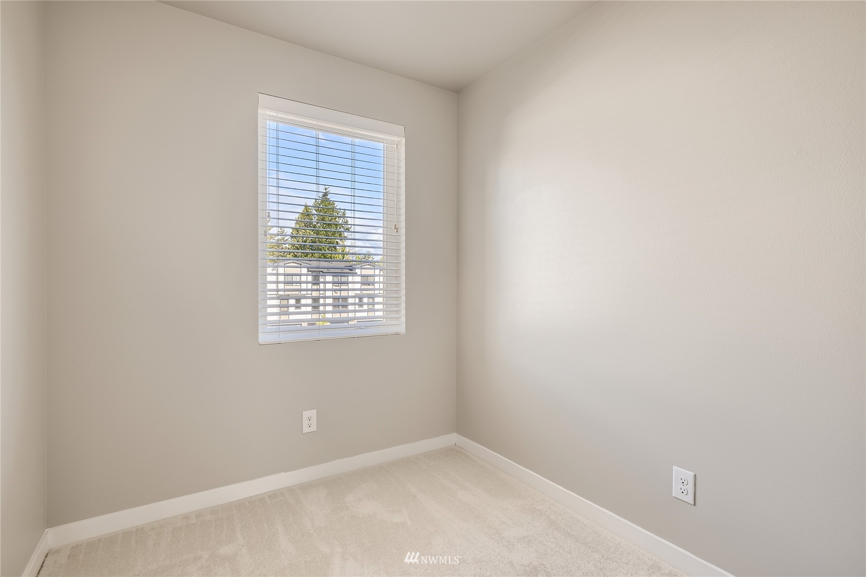 729 112th Street Southwest, Unit G1 Everett, WA 98204 - Photo 20 of 27 an empty room with a window
